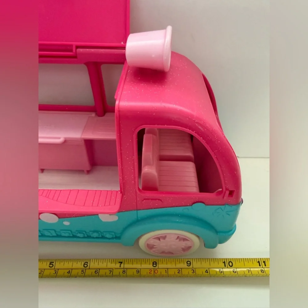 Shopkins Glitzi Ice Cream Truck playset from Moose Toys - Picture 9 of 11